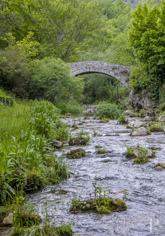 Dans les Alpes-Maritimes, au nord-ouest de Grasse, un ancien moulin à eau du 19e siècle en pleine nature - photo  n°2